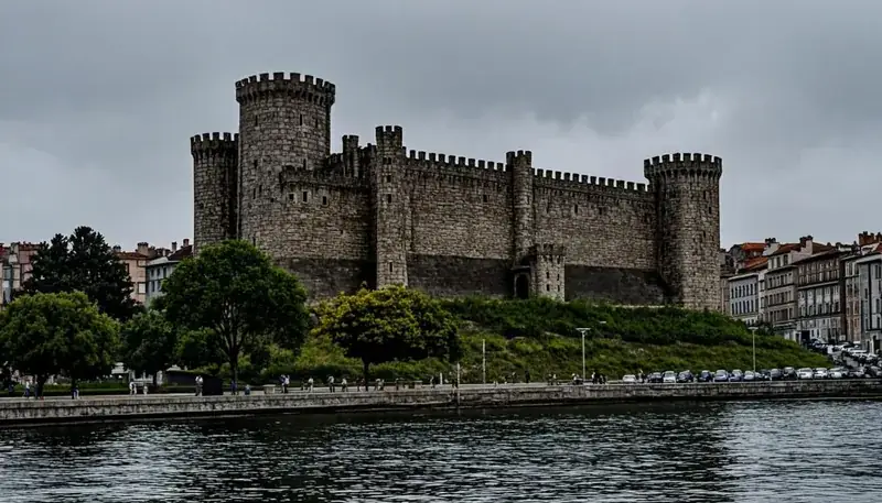 Abonnement IPTV Angers : le château des ducs d’Anjou et la tapisserie de l’Apocalypse