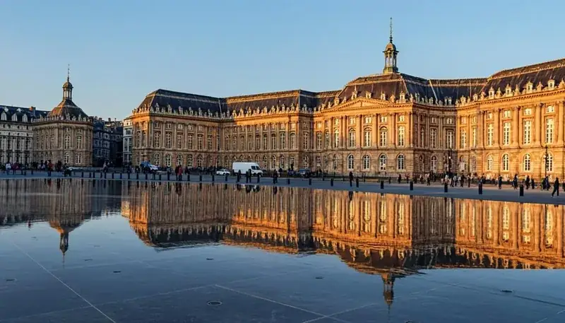 Abonnement IPTV Bordeaux : la place de la Bourse et son miroir d’eau